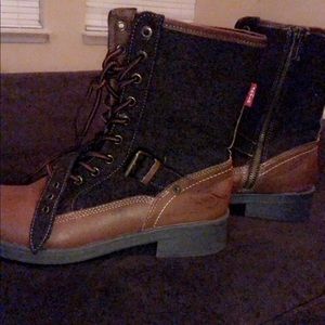 Women’s Levi’s boots